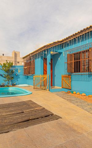 Casa à venda com 90m², 2 quartos e 2 vagas Casa à venda com 90m², 2 quartos e 2 vagasÁrea externa