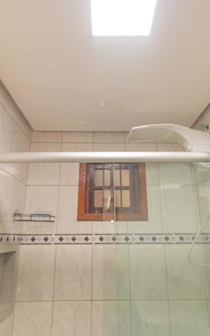 Casa à venda com 90m², 2 quartos e 2 vagas Casa à venda com 90m², 2 quartos e 2 vagasBanheiro