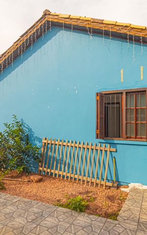 Casa à venda com 90m², 2 quartos e 2 vagas Casa à venda com 90m², 2 quartos e 2 vagasÁrea externa