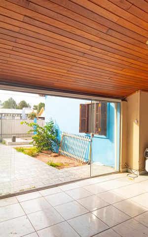 Casa à venda com 90m², 2 quartos e 2 vagas Casa à venda com 90m², 2 quartos e 2 vagasVaranda