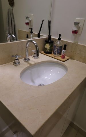 Apartamento à venda com 94m², 2 quartos e 2 vagasBanheiro Social - Pia