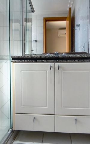 Apartamento à venda com 140m², 3 quartos e 2 vagas Apartamento à venda com 140m², 3 quartos e 2 vagasBanheiro da Suíte 3