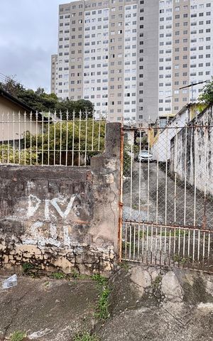 Casa à venda com 400m², 3 quartos e sem vaga Casa à venda com 400m², 3 quartos e sem vagaFachada