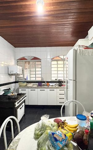 Casa à venda com 400m², 3 quartos e sem vaga Casa à venda com 400m², 3 quartos e sem vagaCozinha