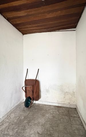 Casa à venda com 400m², 3 quartos e sem vaga Casa à venda com 400m², 3 quartos e sem vagaCasa 2 - Sala