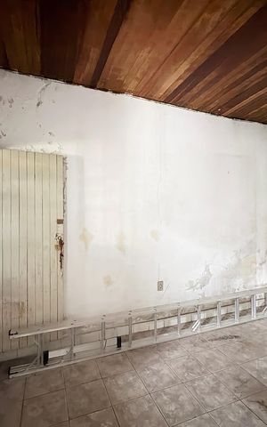 Casa à venda com 400m², 3 quartos e sem vaga Casa à venda com 400m², 3 quartos e sem vagaCasa 2 - Suíte