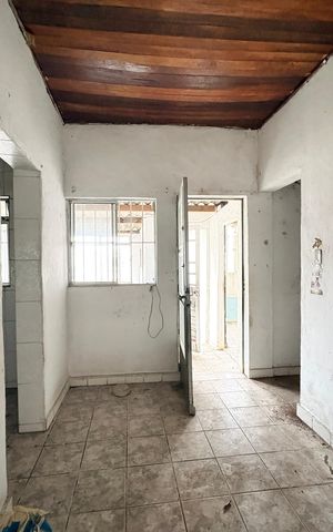 Casa à venda com 400m², 3 quartos e sem vaga Casa à venda com 400m², 3 quartos e sem vagaCasa 2 - Sala
