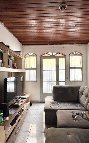 Casa à venda com 400m², 3 quartos e sem vaga Casa à venda com 400m², 3 quartos e sem vagaSala