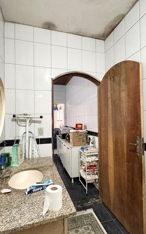 Casa à venda com 400m², 3 quartos e sem vaga Casa à venda com 400m², 3 quartos e sem vagaBanheiro
