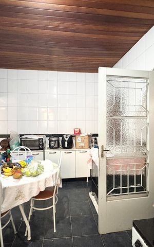 Casa à venda com 400m², 3 quartos e sem vaga Casa à venda com 400m², 3 quartos e sem vagaCozinha