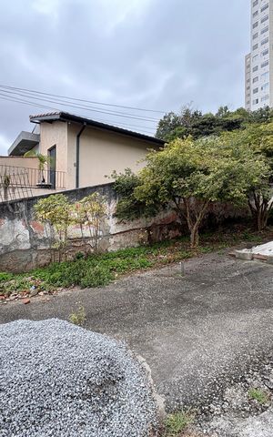 Casa à venda com 400m², 3 quartos e sem vaga Casa à venda com 400m², 3 quartos e sem vagaGaragem