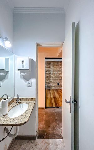 Casa para alugar com 318m², 5 quartos e 2 vagasBanheiro 1