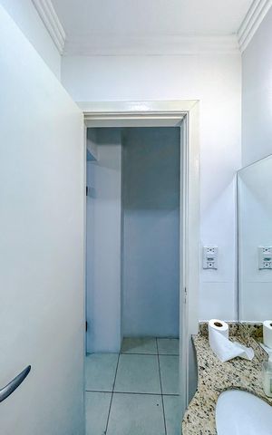 Casa para alugar com 318m², 5 quartos e 2 vagasBanheiro 1