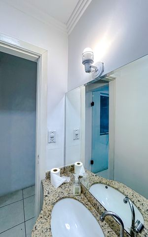 Casa para alugar com 318m², 5 quartos e 2 vagasBanheiro 1