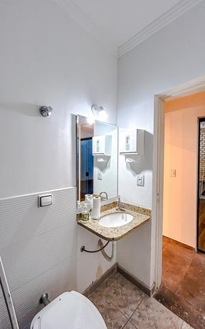 Casa para alugar com 318m², 5 quartos e 2 vagasBanheiro 1