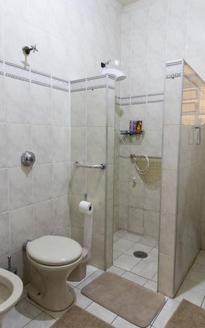Casa à venda com 150m², 3 quartos e 3 vagas Casa à venda com 150m², 3 quartos e 3 vagasBanheiro