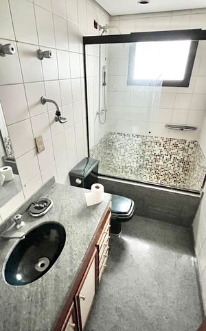 Apartamento à venda com 160m², 4 quartos e 3 vagasBanheiro da Suíte 2
