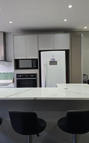 Casa à venda com 295m², 4 quartos e 7 vagas Casa à venda com 295m², 4 quartos e 7 vagasCozinha