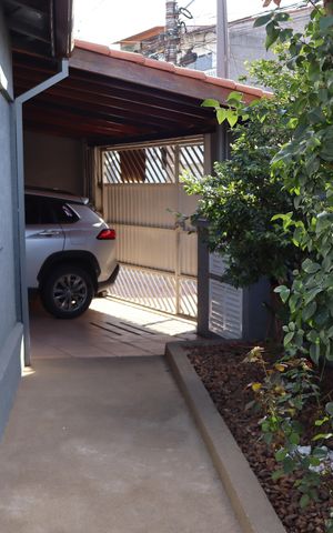 Casa à venda com 295m², 4 quartos e 7 vagasCorredor acesso a Garagem da frente entrada principal 