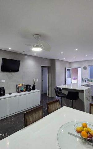 Casa à venda com 295m², 4 quartos e 7 vagas Casa à venda com 295m², 4 quartos e 7 vagasCozinha