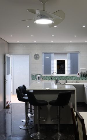 Casa à venda com 295m², 4 quartos e 7 vagasCozinha 