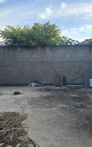 Casa à venda com 295m², 4 quartos e 7 vagas Casa à venda com 295m², 4 quartos e 7 vagasQuintal