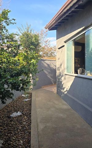 Casa à venda com 295m², 4 quartos e 7 vagas Casa à venda com 295m², 4 quartos e 7 vagasCorredor acesso a Garagem da frente entrada principal