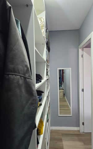 Casa à venda com 295m², 4 quartos e 7 vagas Casa à venda com 295m², 4 quartos e 7 vagasCloset da suíte