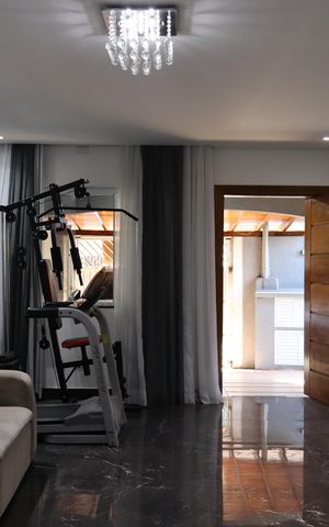 Casa à venda com 295m², 4 quartos e 7 vagasSala 