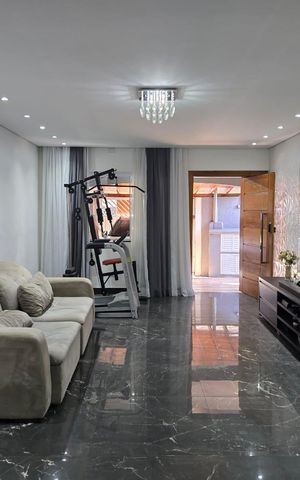 Casa à venda com 295m², 4 quartos e 7 vagas Casa à venda com 295m², 4 quartos e 7 vagasSala