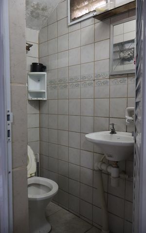 Casa à venda com 295m², 4 quartos e 7 vagasBanheiro da Garagem 