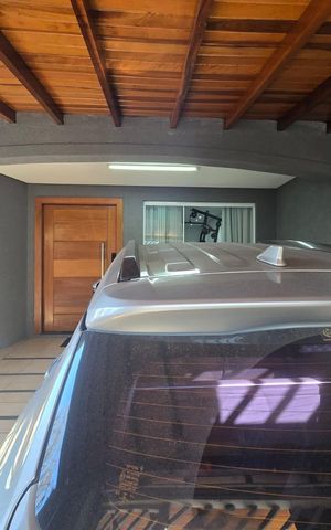 Casa à venda com 295m², 4 quartos e 7 vagas Casa à venda com 295m², 4 quartos e 7 vagasGaragem Frente