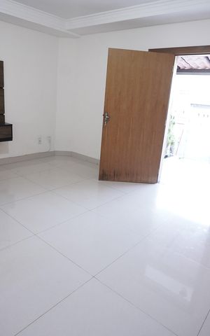 Casa à venda com 136m², 3 quartos e 2 vagas Casa à venda com 136m², 3 quartos e 2 vagasSala