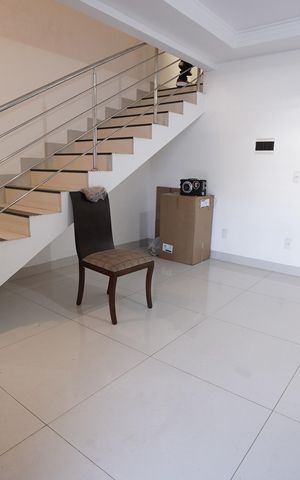 Casa à venda com 136m², 3 quartos e 2 vagas Casa à venda com 136m², 3 quartos e 2 vagasSala