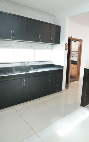 Casa à venda com 136m², 3 quartos e 2 vagas Casa à venda com 136m², 3 quartos e 2 vagasCozinha