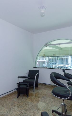 Casa à venda com 250m², 6 quartos e 3 vagas Casa à venda com 250m², 6 quartos e 3 vagasSala da Frente