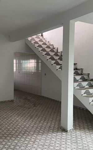 Casa à venda com 600m², 6 quartos e 2 vagas Casa à venda com 600m², 6 quartos e 2 vagasSala