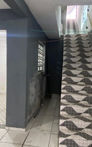 Casa à venda com 600m², 6 quartos e 2 vagas Casa à venda com 600m², 6 quartos e 2 vagasÁrea externa