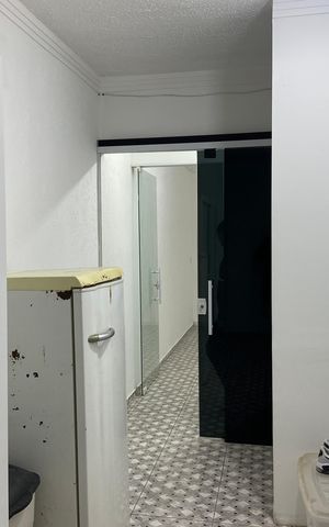 Casa à venda com 600m², 6 quartos e 2 vagas Casa à venda com 600m², 6 quartos e 2 vagasQuarto 4