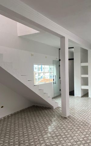 Casa à venda com 600m², 6 quartos e 2 vagas Casa à venda com 600m², 6 quartos e 2 vagasSala