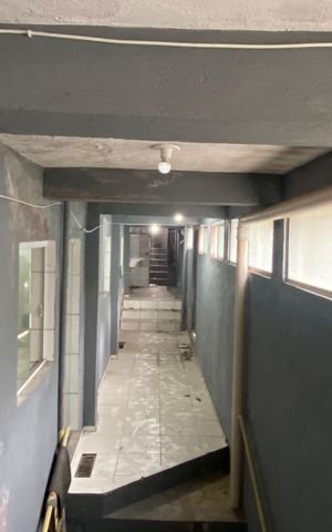 Casa à venda com 600m², 6 quartos e 2 vagas Casa à venda com 600m², 6 quartos e 2 vagasÁrea externa