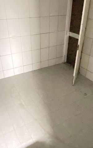 Casa à venda com 600m², 6 quartos e 2 vagas Casa à venda com 600m², 6 quartos e 2 vagasQuarto 6