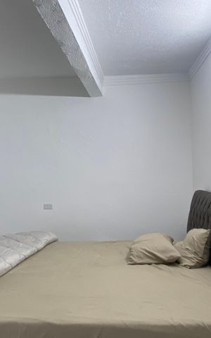 Casa à venda com 600m², 6 quartos e 2 vagas Casa à venda com 600m², 6 quartos e 2 vagasQuarto 5