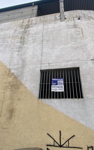 Casa à venda com 600m², 6 quartos e 2 vagas Casa à venda com 600m², 6 quartos e 2 vagasFachada