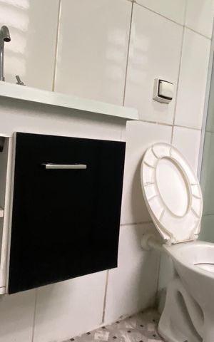 Casa à venda com 600m², 6 quartos e 2 vagas Casa à venda com 600m², 6 quartos e 2 vagasBanheiro 2