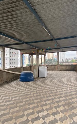 Casa à venda com 600m², 6 quartos e 2 vagas Casa à venda com 600m², 6 quartos e 2 vagasTerraço