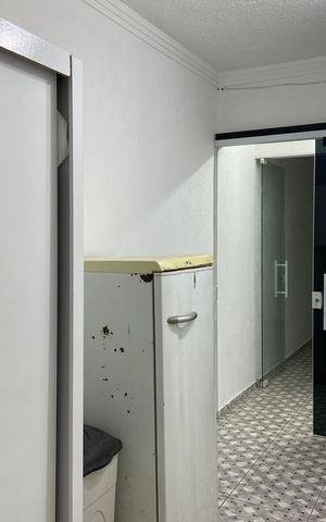 Casa à venda com 600m², 6 quartos e 2 vagas Casa à venda com 600m², 6 quartos e 2 vagasQuarto 4