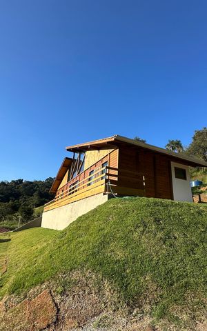 Casa à venda com 1000m², 2 quartos e 10 vagas Casa à venda com 1000m², 2 quartos e 10 vagasQuintal