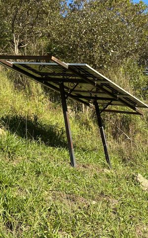 Casa à venda com 1000m², 2 quartos e 10 vagas Casa à venda com 1000m², 2 quartos e 10 vagasPlaca de captação de energia solar