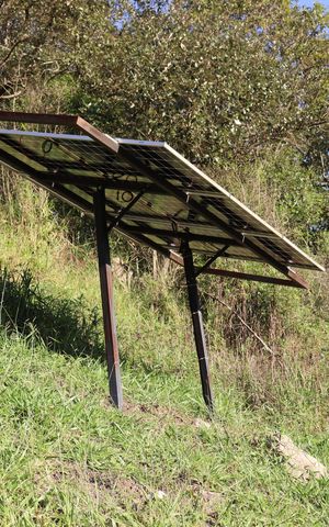 Casa à venda com 1000m², 2 quartos e 10 vagas Casa à venda com 1000m², 2 quartos e 10 vagasPlaca de captação de energia solar